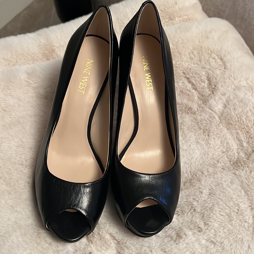 Black nine west peep toe heels - Picture 2 of 4